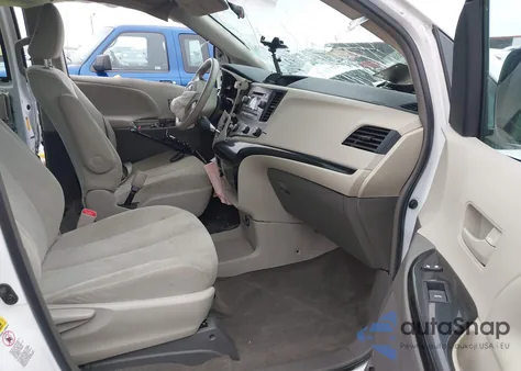 2013 Toyota Sienna L V6 7 Passenger z USA, uszkodzony, nr VIN 5TDZK3DC8DS342497